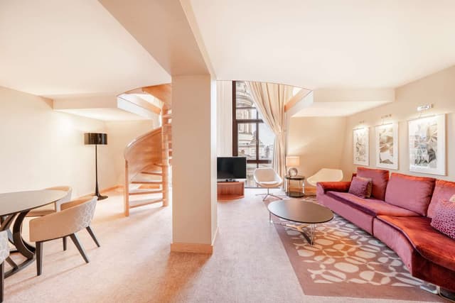 1 BEDROOM PANORAMIC SUITE - LOUNGE ACCESS