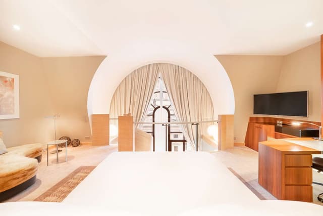 1 BEDROOM PANORAMIC SUITE - LOUNGE ACCESS