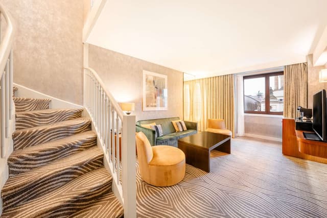 KING DUPLEX SUITE DOME VIEW - LOUNGE ACCESS