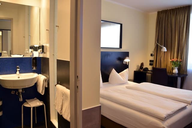 Double Room, 1 King Bed