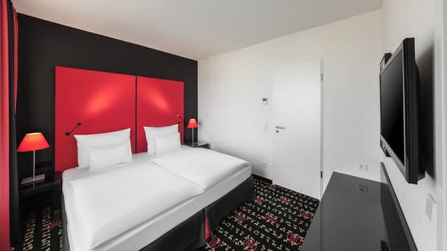 Suite, 1 Bedroom, Garden View