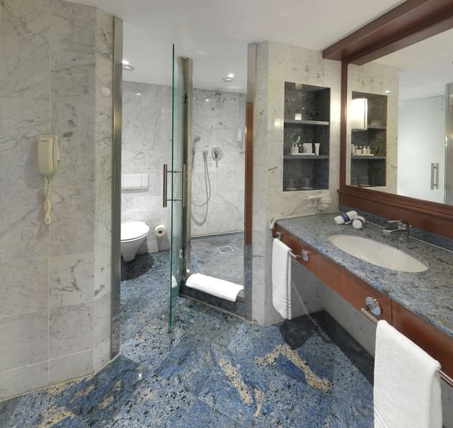 Suite, 2 Bedrooms (main building)