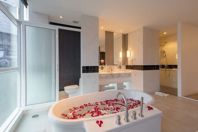 Honeymoon Suite with Balcony