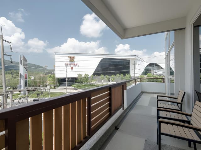 Honeymoon Suite with Balcony