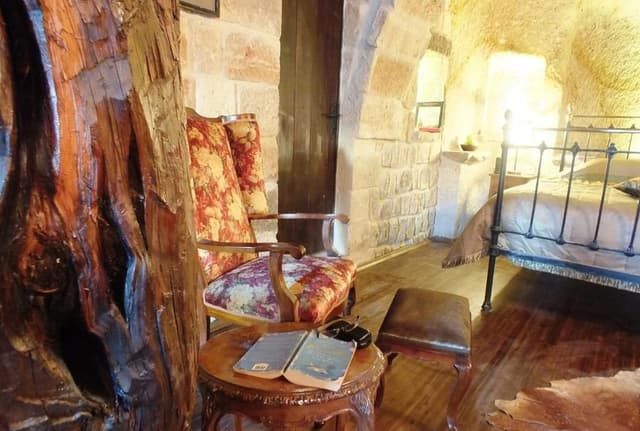 Honeymoon Cave Suite