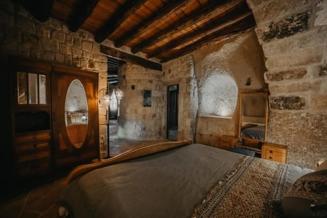 King Cave Suite