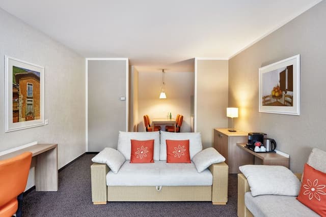 Suite, Lake View