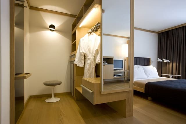 Basic Single Room, 1 Queen Bed (Queen Double Room)