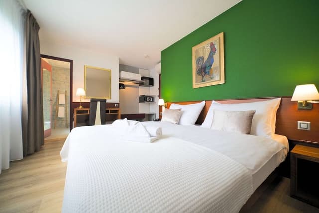Standard Room, 1 King Bed