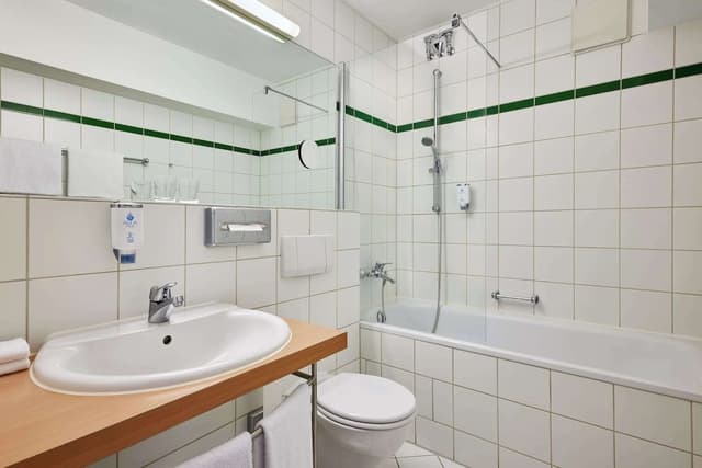 Business Room, 1 Queen Bed (Quiet Location)