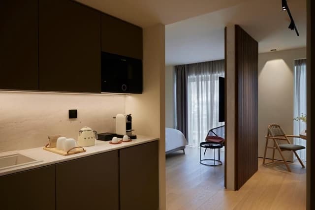 One Bedroom Suite Urban View