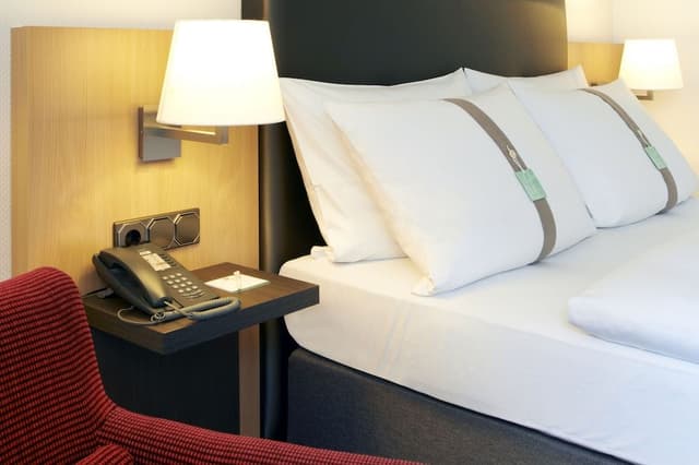 Standard Room, 1 Queen Bed