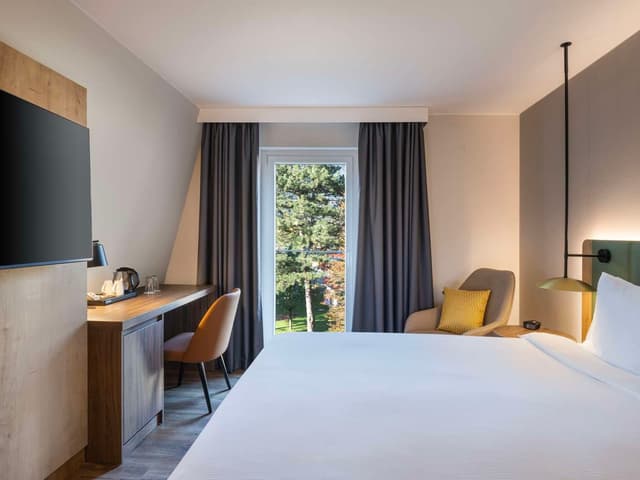 KING CORNER ROOM