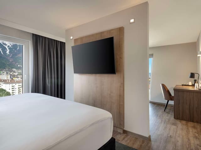 KING JUNIOR SUITE