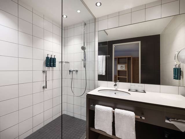 KING CORNER ROOM