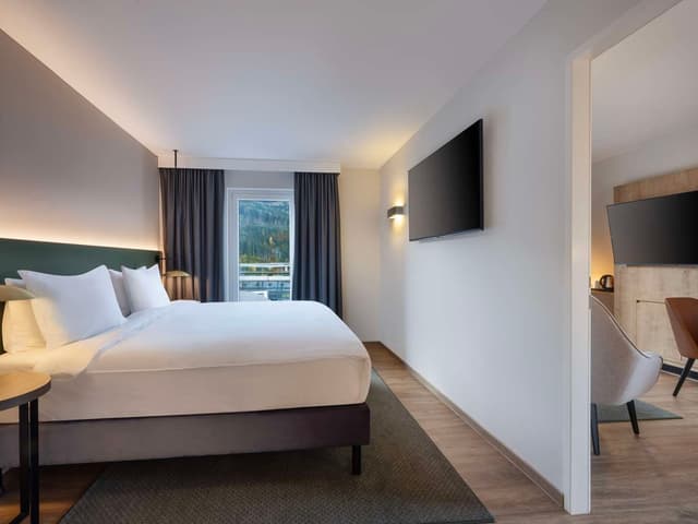 KING CORNER DELUXE ROOM WITH SOFA BED