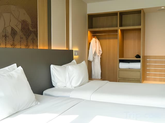 Deluxe Twin Room City View