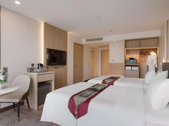 Deluxe Twin Room City View