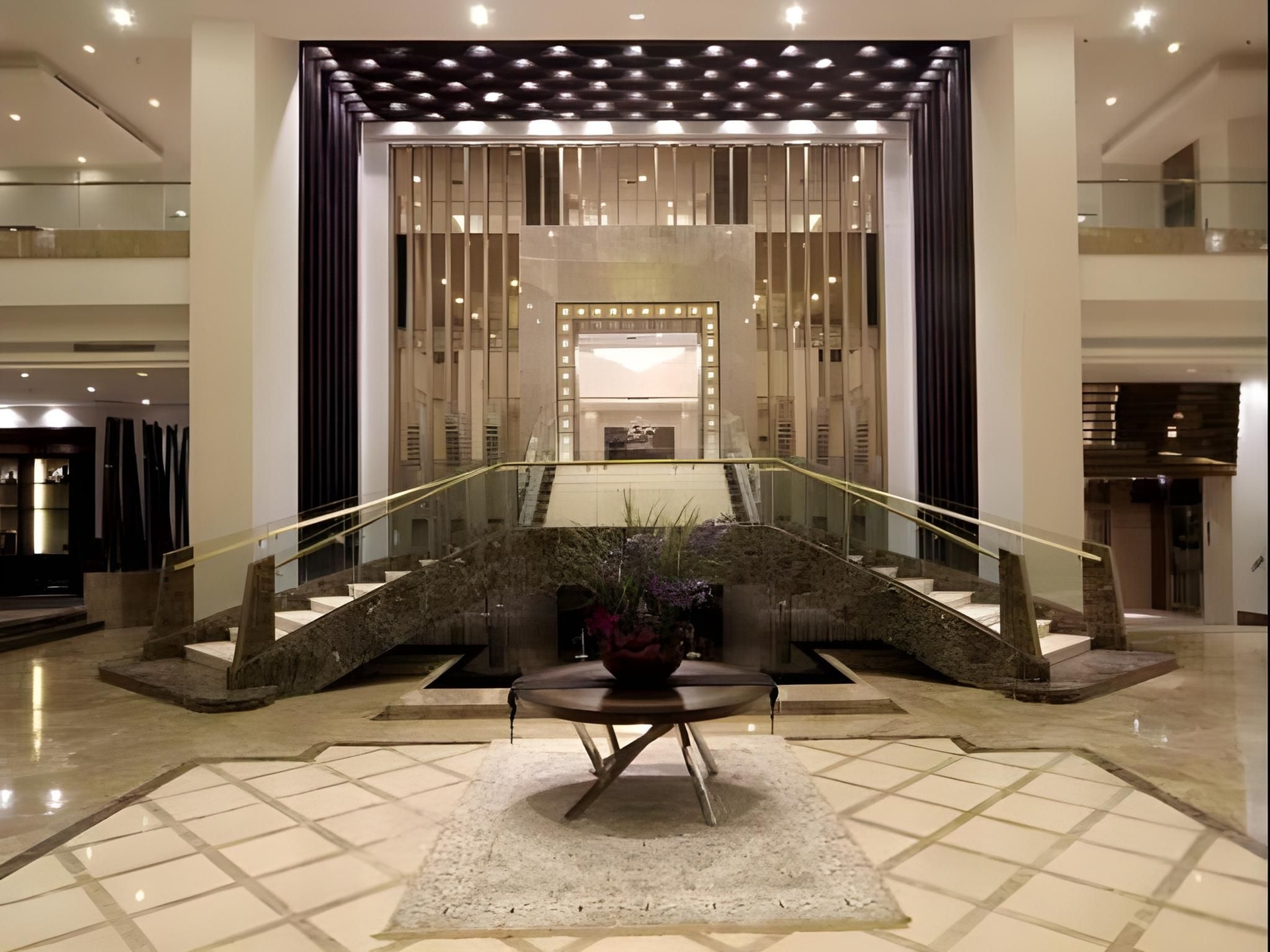 โรงแรมคิงดาว รอยัล การ์เด้น (Qingdao Royal Garden Hotel)0