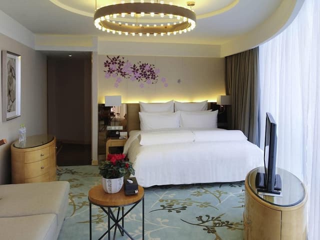Deluxe Room, 1 King Bed, Executive Level
