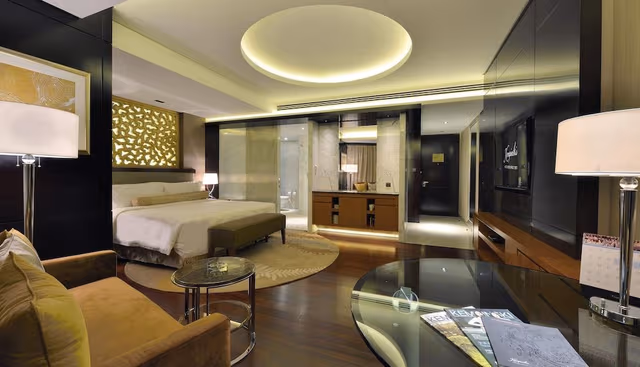 Deluxe Room, 1 King Bed, Bathtub, City View