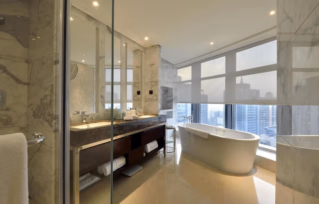 Grand Room, 1 King Bed, Bathtub, City View