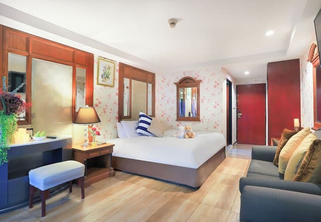 Grand Deluxe with Free Snack Bar 24Hrs