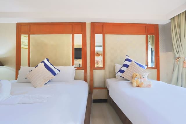 Grand Deluxe with Free Snack Bar 24Hrs