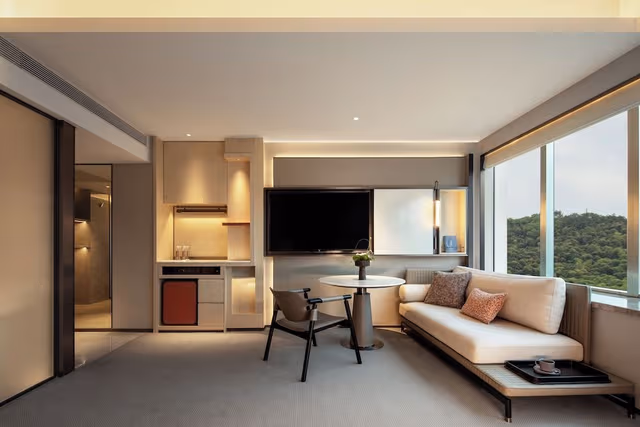 Hill Deluxe King Room