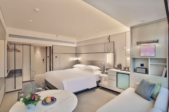 Business Queen Room