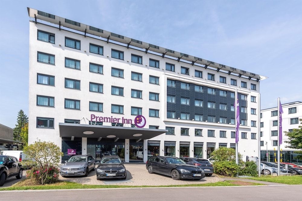 Holiday Inn Express Stuttgart Airport1