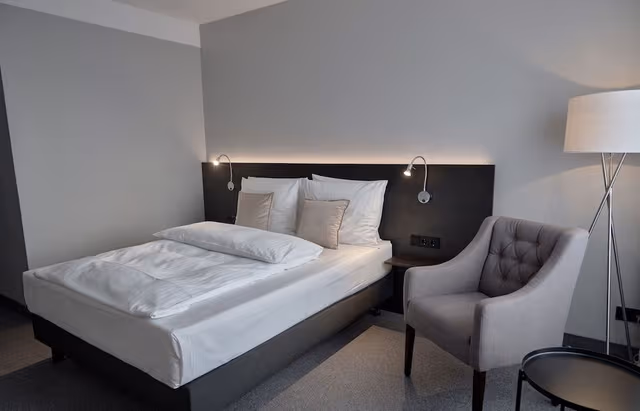 Single Room, 1 Queen Bed