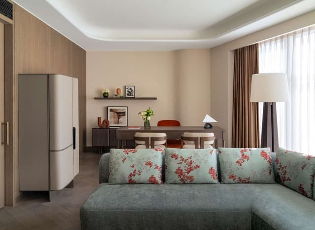 KING DELUXE SUITE