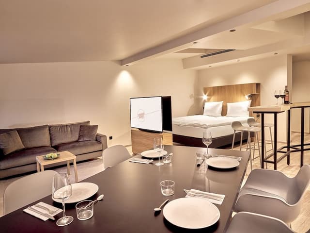 Suite 63