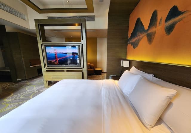 Junior Suite, 1 King Bed, Accessible, City View (Terrace Access)