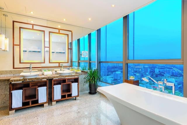 Club Suite, 1 King Bed, City View