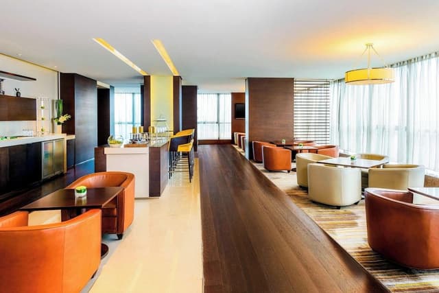 Club Suite, 1 King Bed, City View