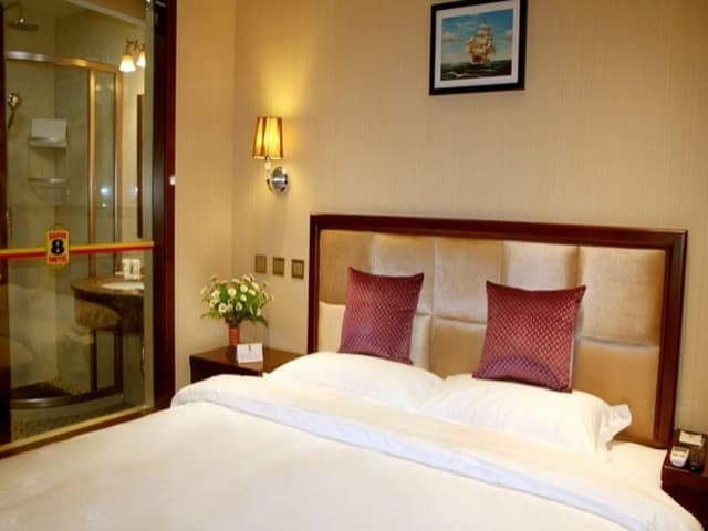 Queen Room no window