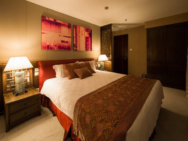 Business Suite Room