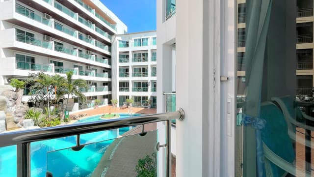 Deluxe Pool View Twin room