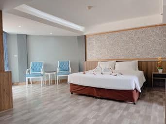Premier King Suite