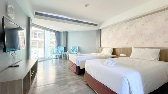Deluxe Pool View Twin room