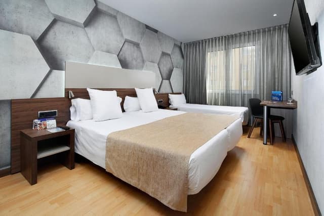 Twin Room with Extra Bed (3 Adults)