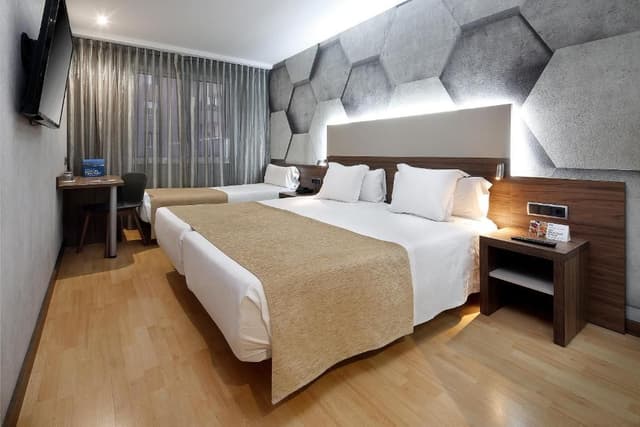 Twin Room with Extra Bed (3 Adults)