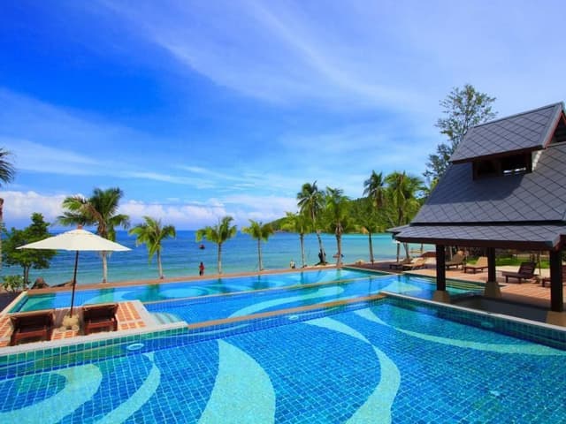 Lagoon Pool Villa