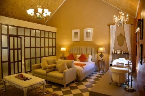 Honeymoon Suite with Bathtub