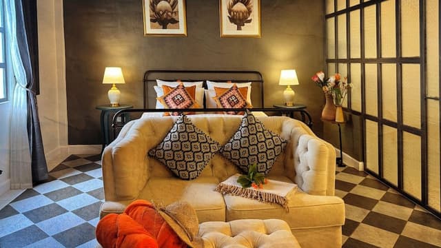 Honeymoon Suite with Bathtub