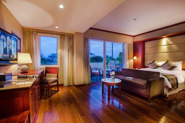 Traditional Suite, 1 Bedroom, Non Smoking, City View