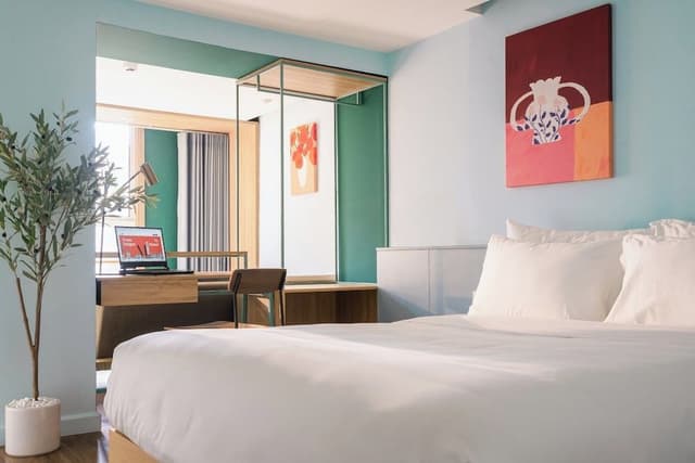 Deluxe Room, City View