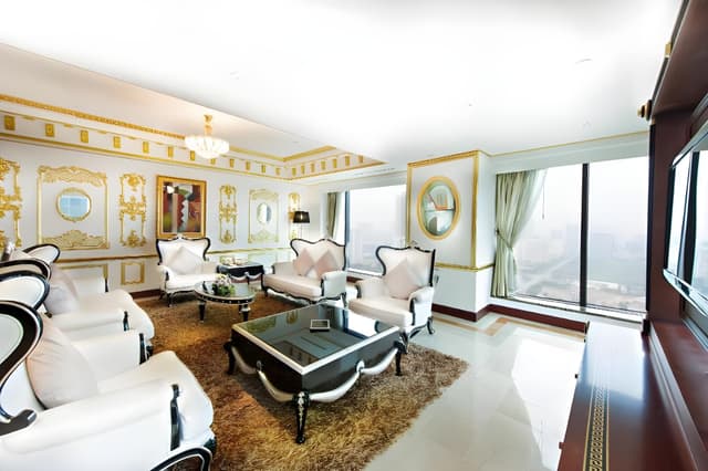 Plaza Suite